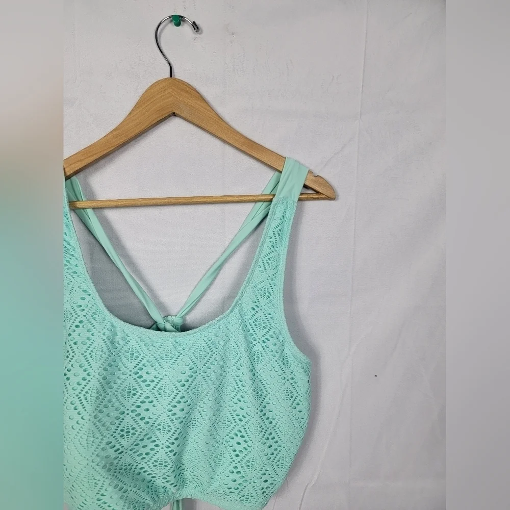 Women's 3X Hot Water Mint Green Crochet Crop Top